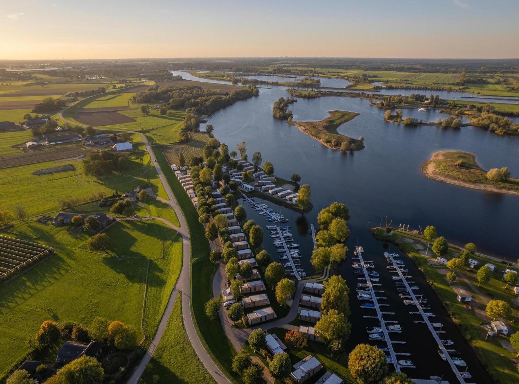 Marinapark Bad Nederrijn Hotel Maurik Exterior foto